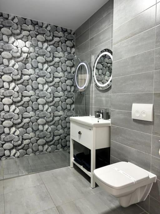 Seville Studio Cu Terasa & Vedere La Munte Brasov Ngoại thất bức ảnh
